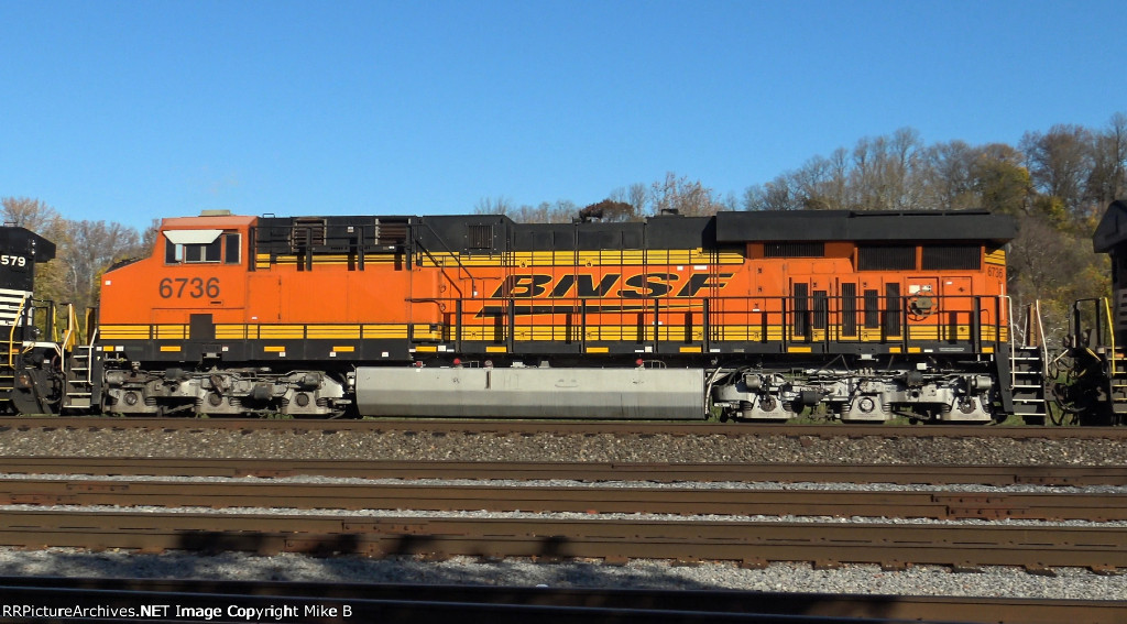 BNSF 6736